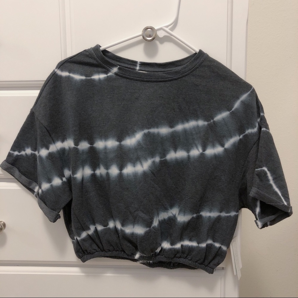 Cinched crop top in blue indigo tie dye 💙